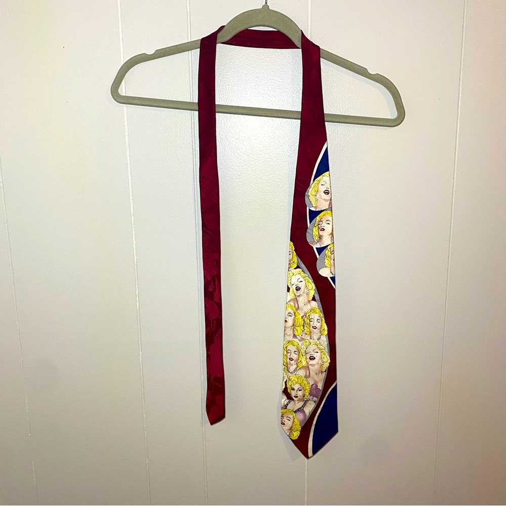 58” Long Bernard of Hollywood Marilyn Monroe 1993 Pure Silk Neck Tie